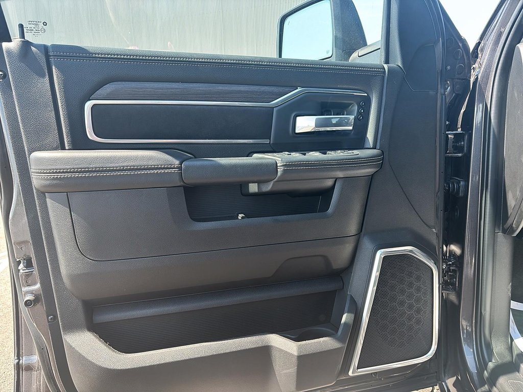 2025 Ram 2500 LARAMIE in Saint-Hyacinthe, Quebec - 9 - w1024h768px