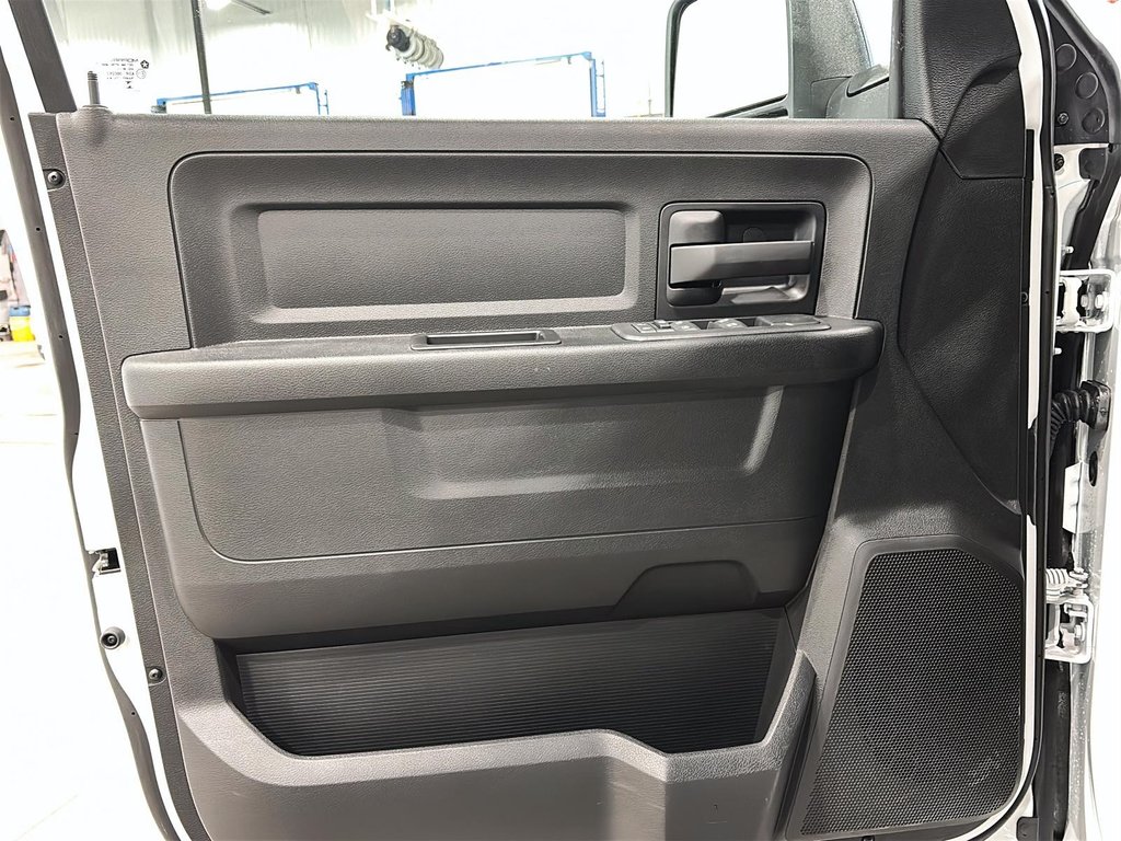 2025 Ram 2500 TRADESMAN in Saint-Hyacinthe, Quebec - 8 - w1024h768px