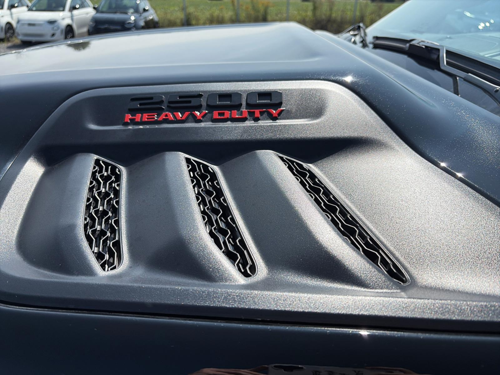 2025 Ram 2500 LIMITED in Saint-Hyacinthe, Quebec - 8 - w1024h768px