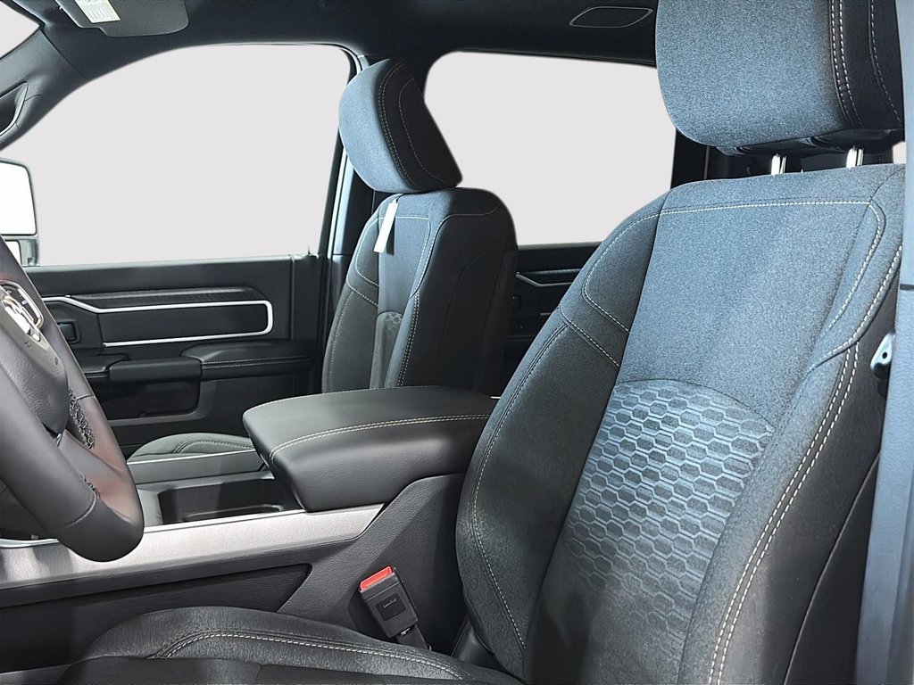 2025 Ram 2500 Big Horn in Saint-Hyacinthe, Quebec - 9 - w1024h768px