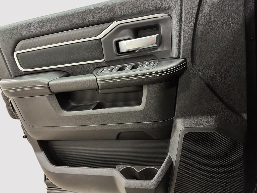 2026 Ram 2500 BIG HORN in Saint-Hyacinthe, Quebec - 10 - w1024h768px