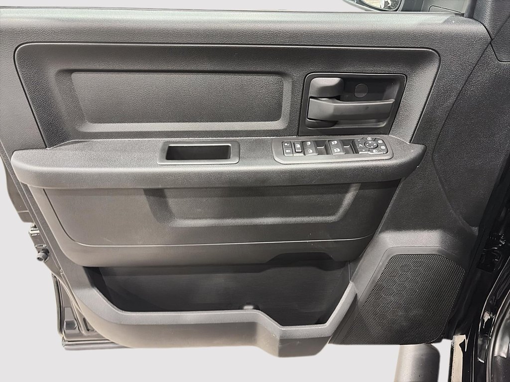 2026 Ram 2500 BLACK EXPRESS in Saint-Hyacinthe, Quebec - 10 - w1024h768px