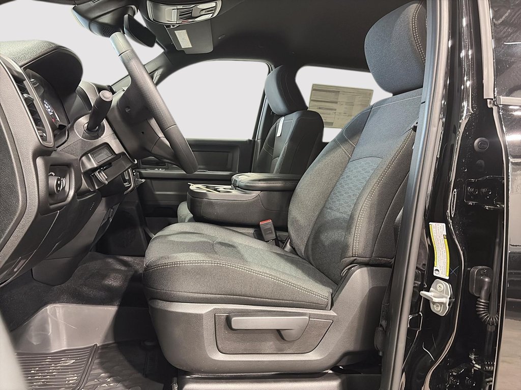 2026 Ram 2500 BLACK EXPRESS in Saint-Hyacinthe, Quebec - 8 - w1024h768px