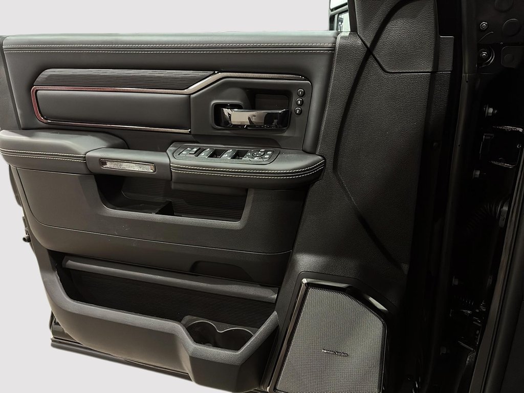 2026 Ram 2500 REBEL in Saint-Hyacinthe, Quebec - 10 - w1024h768px