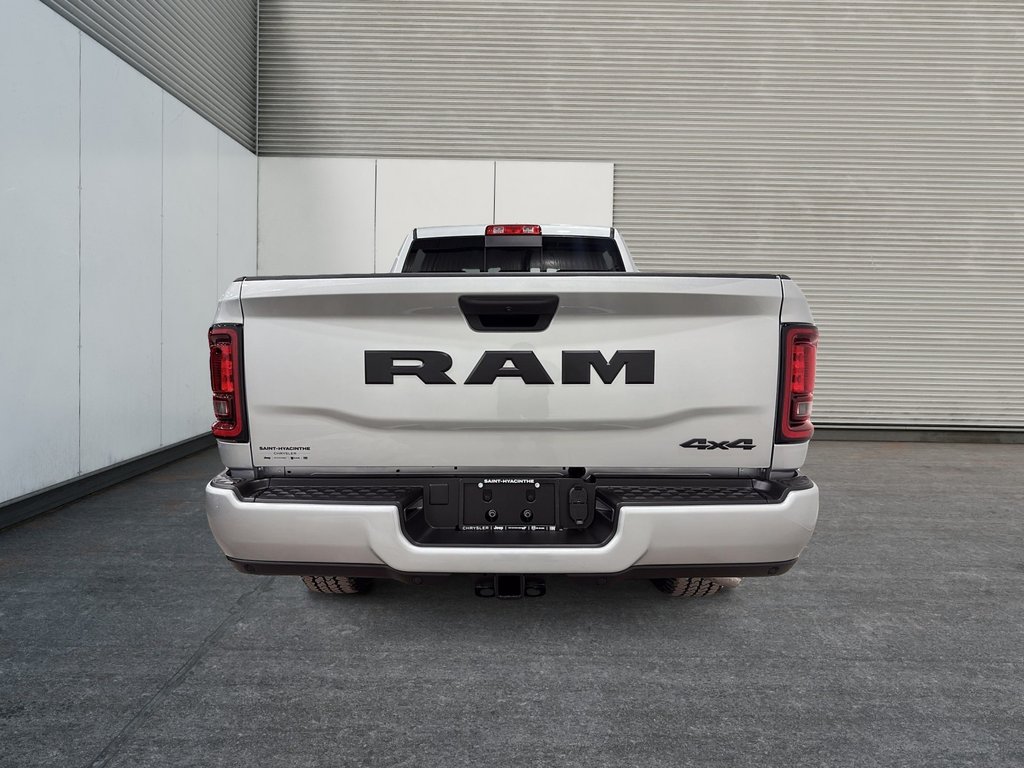 2026 Ram 2500 BLACK EXPRESS in Saint-Hyacinthe, Quebec - 3 - w1024h768px
