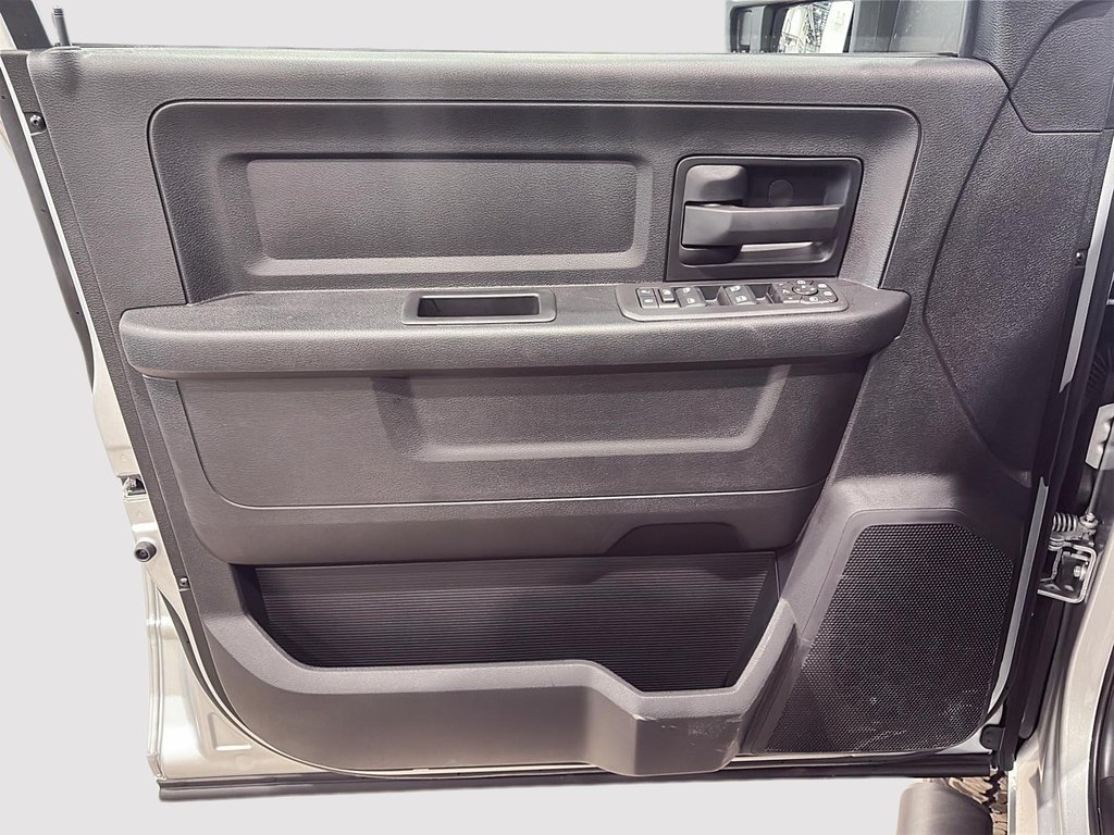 2026 Ram 2500 BLACK EXPRESS in Saint-Hyacinthe, Quebec - 10 - w1024h768px