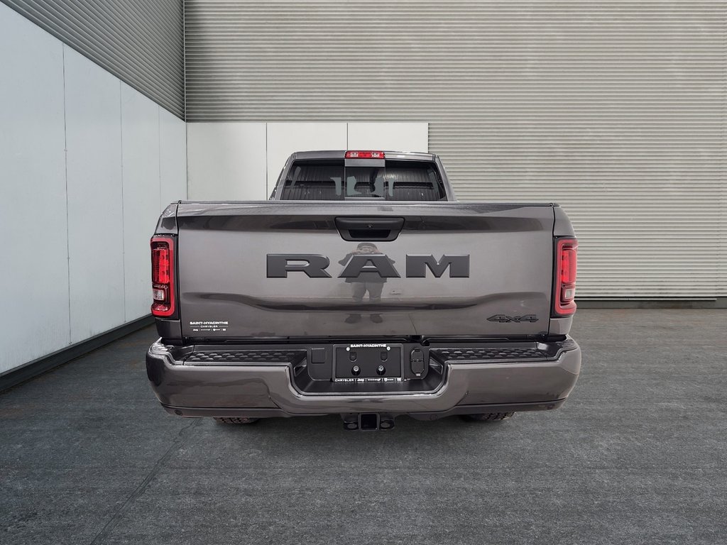 2026 Ram 2500 BLACK EXPRESS in Saint-Hyacinthe, Quebec - 3 - w1024h768px