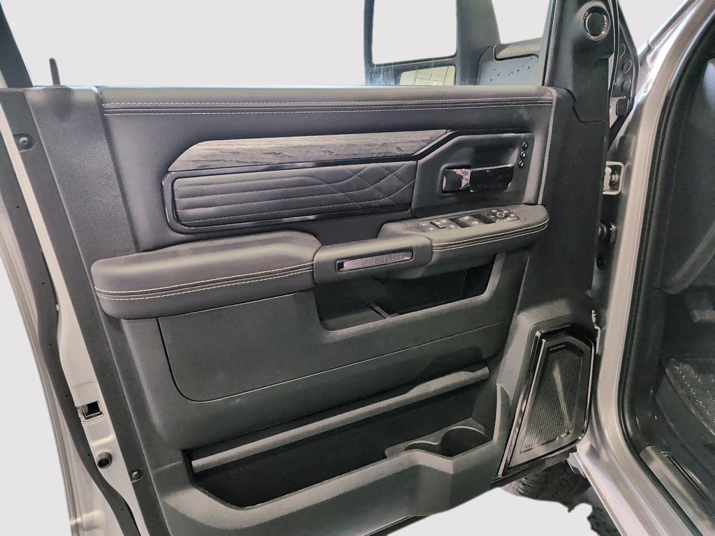 2026 Ram 2500 LIMITED in Saint-Hyacinthe, Quebec - 10 - w1024h768px