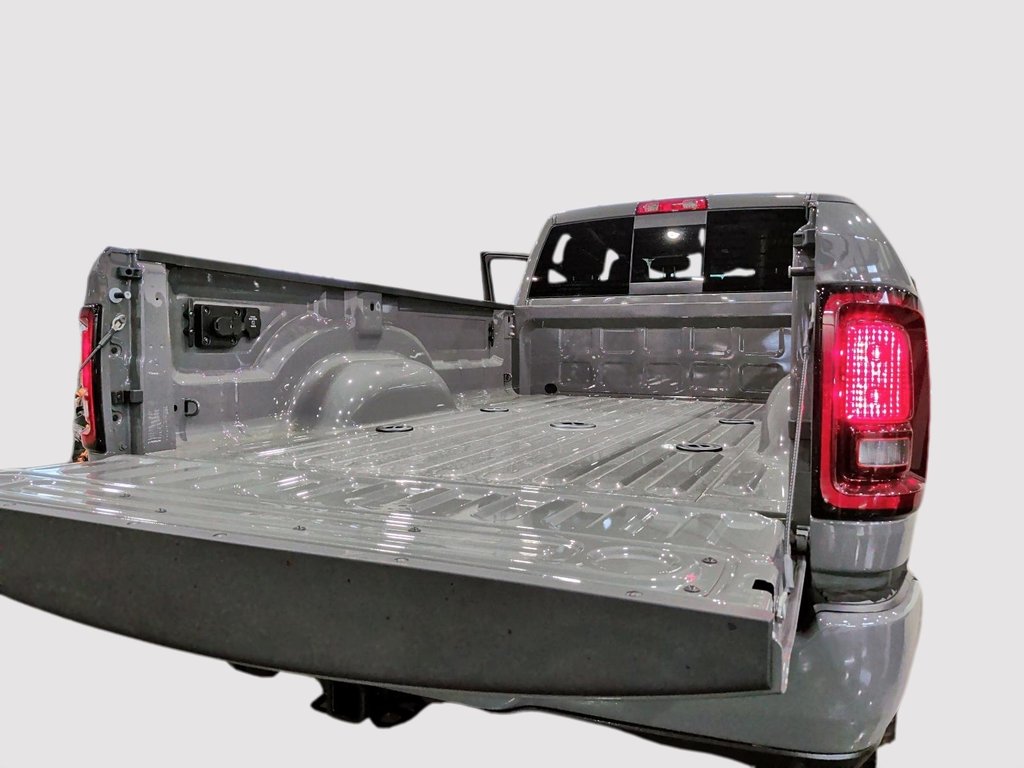 2026 Ram 2500 BLACK EXPRESS in Saint-Hyacinthe, Quebec - 16 - w1024h768px