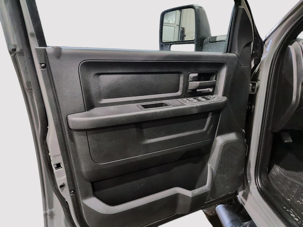 2026 Ram 2500 BLACK EXPRESS in Saint-Hyacinthe, Quebec - 10 - w1024h768px