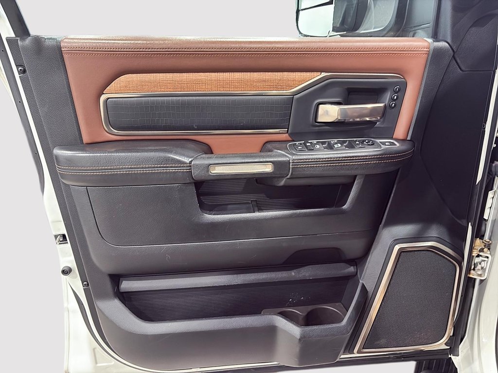 2020 Ram 3500 Laramie Longhorn in Saint-Hyacinthe, Quebec - 10 - w1024h768px