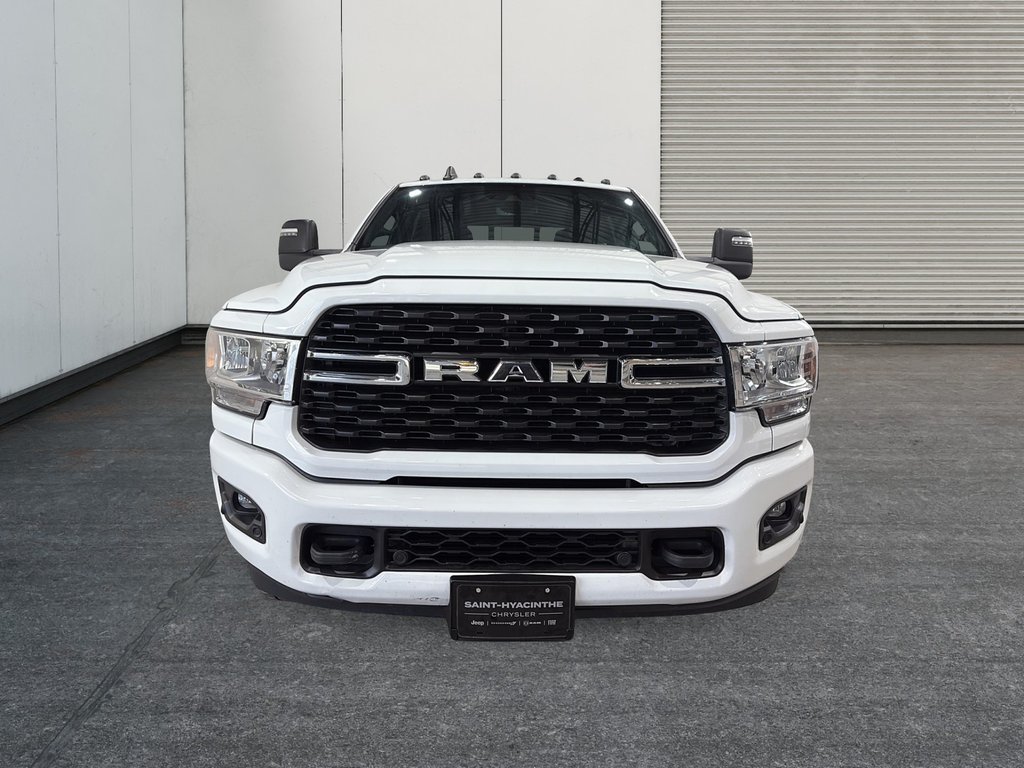 2023 Ram 3500 Big Horn in Saint-Hyacinthe, Quebec - 2 - w1024h768px