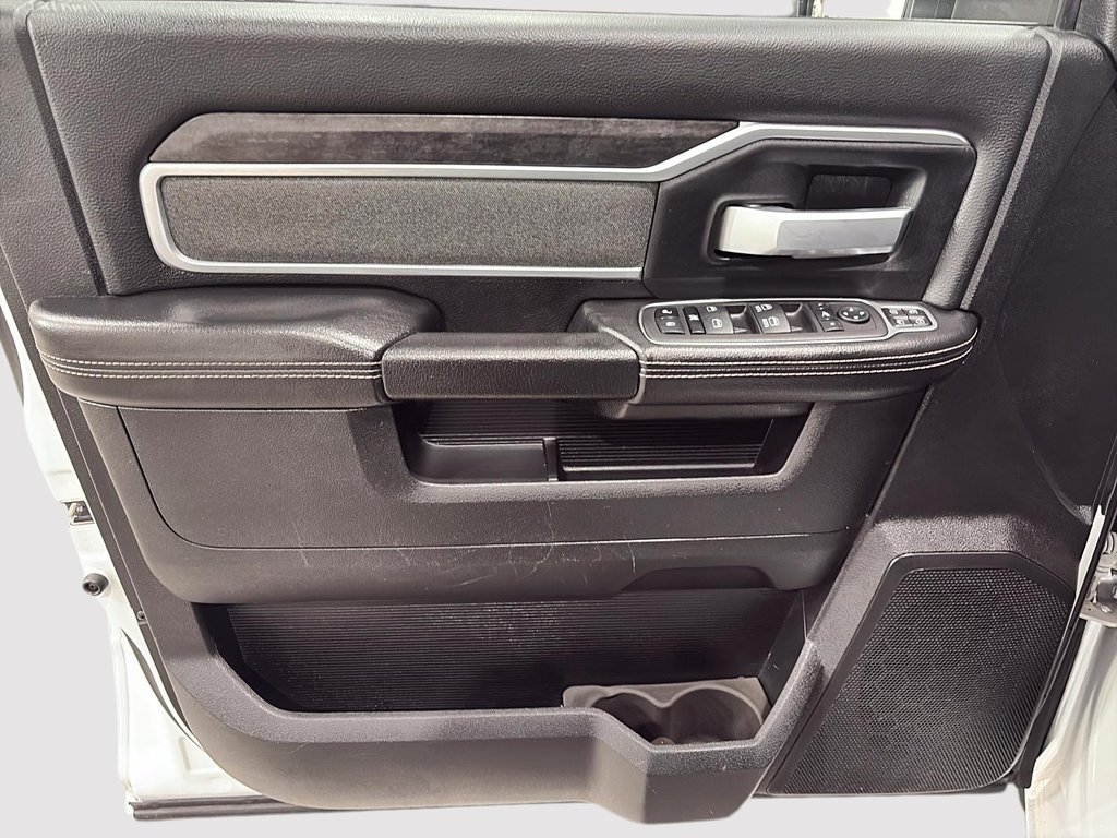 2023 Ram 3500 Big Horn in Saint-Hyacinthe, Quebec - 10 - w1024h768px