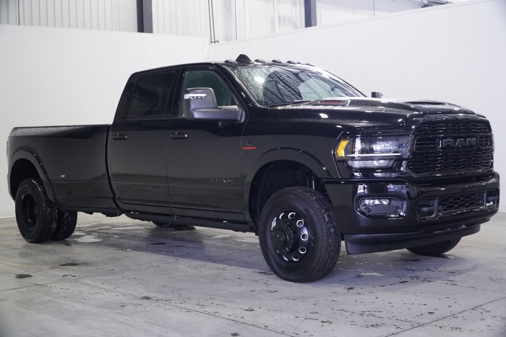 2024 Ram 3500 LIMITED in Saint-Hyacinthe, Quebec - 3 - w1024h768px