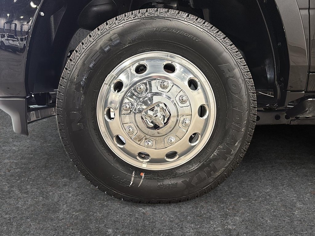 2025 Ram 3500 LIMITED in Saint-Hyacinthe, Quebec - 6 - w1024h768px