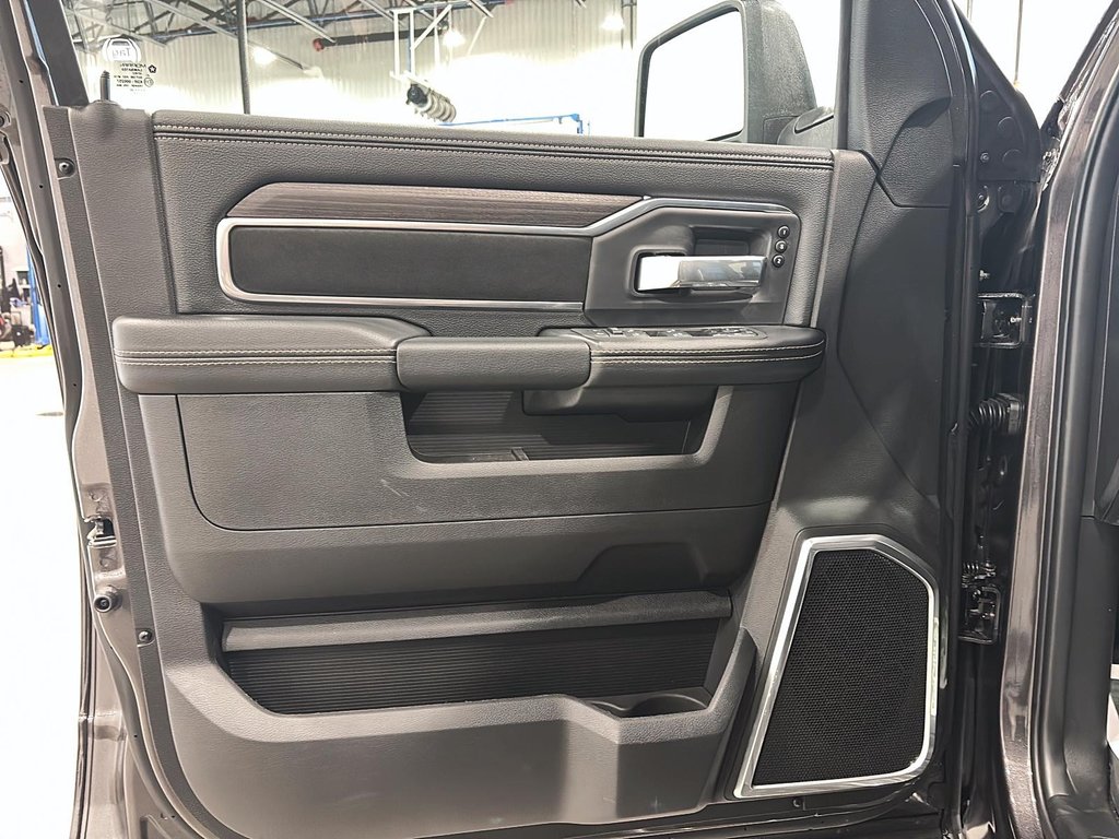 2025 Ram 3500 LARAMIE in Saint-Hyacinthe, Quebec - 9 - w1024h768px