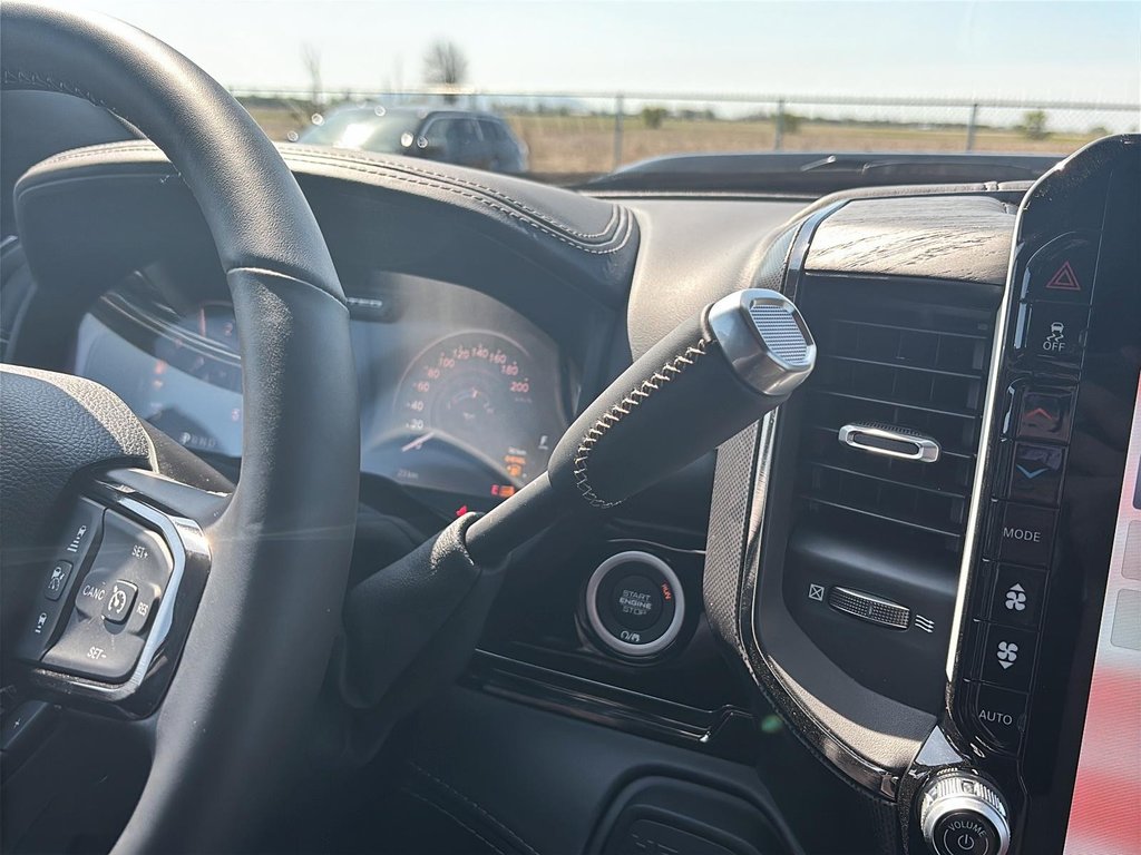 2025 Ram 3500 LIMITED in Saint-Hyacinthe, Quebec - 14 - w1024h768px