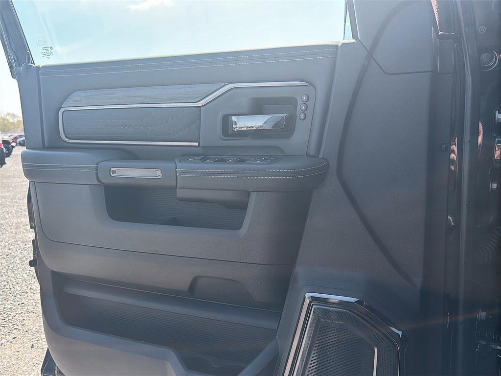2025 Ram 3500 LIMITED in Saint-Hyacinthe, Quebec - 10 - w1024h768px