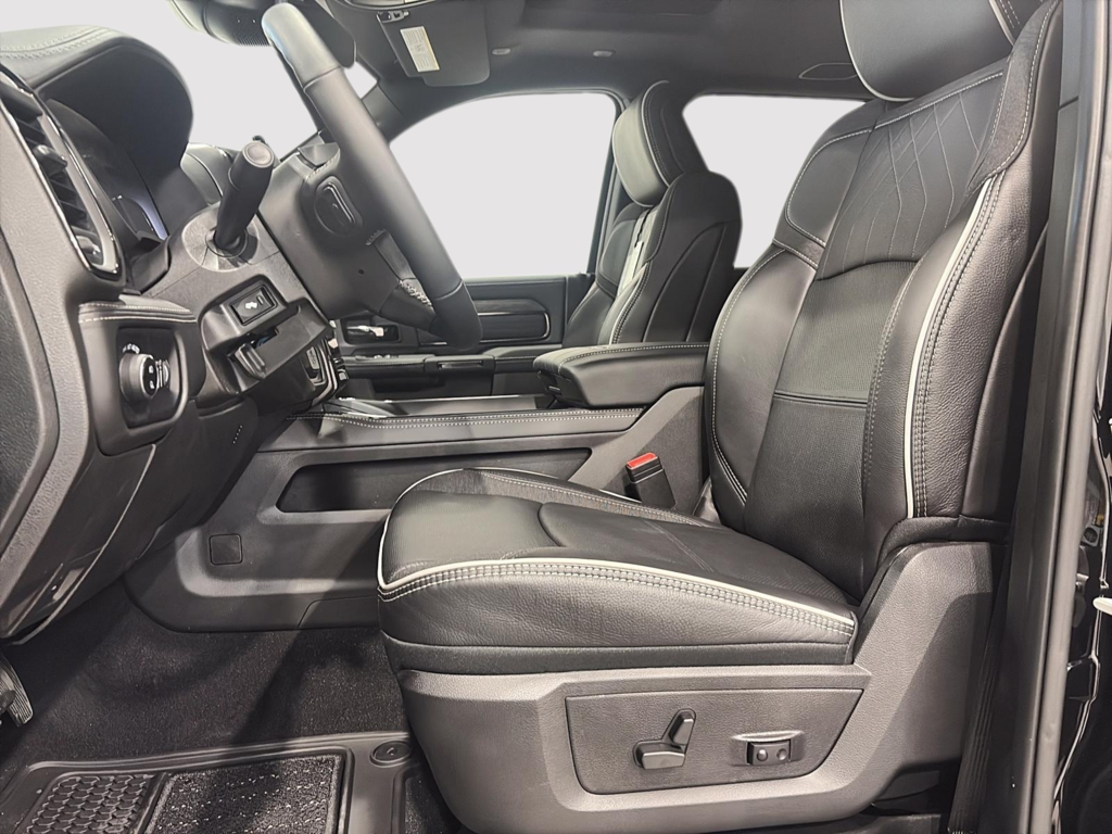 Ram 3500 LIMITED 2025 à Saint-Hyacinthe, Québec - 13 - w1024h768px