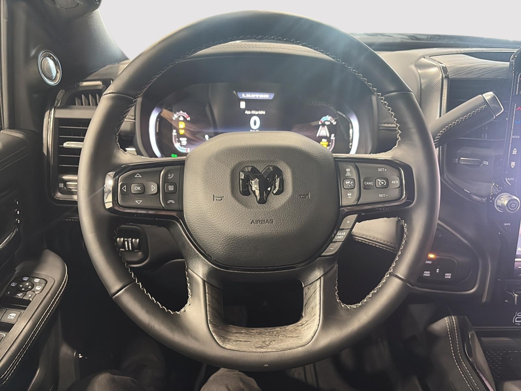 Ram 3500 LIMITED 2025 à Saint-Hyacinthe, Québec - 15 - w1024h768px