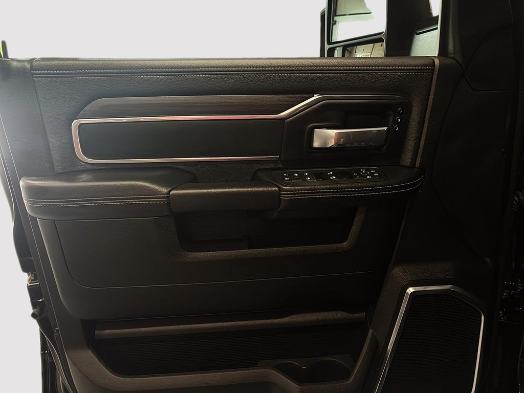 2025 Ram 3500 Laramie in Saint-Hyacinthe, Quebec - 10 - w1024h768px