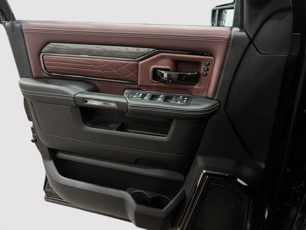 2026 Ram 3500 LIMITED in Saint-Hyacinthe, Quebec - 10 - w1024h768px