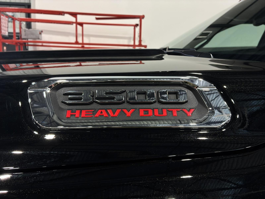 2026 Ram 3500 LIMITED in Saint-Hyacinthe, Quebec - 9 - w1024h768px