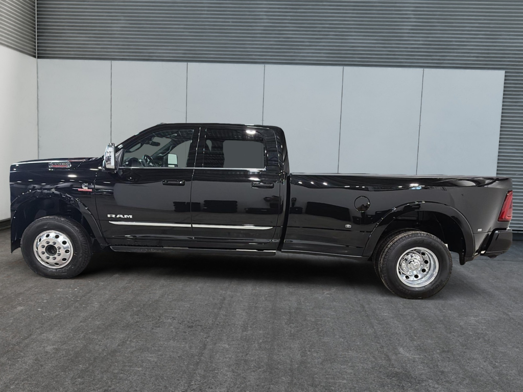2026 Ram 3500 LIMITED in Saint-Hyacinthe, Quebec - 5 - w1024h768px