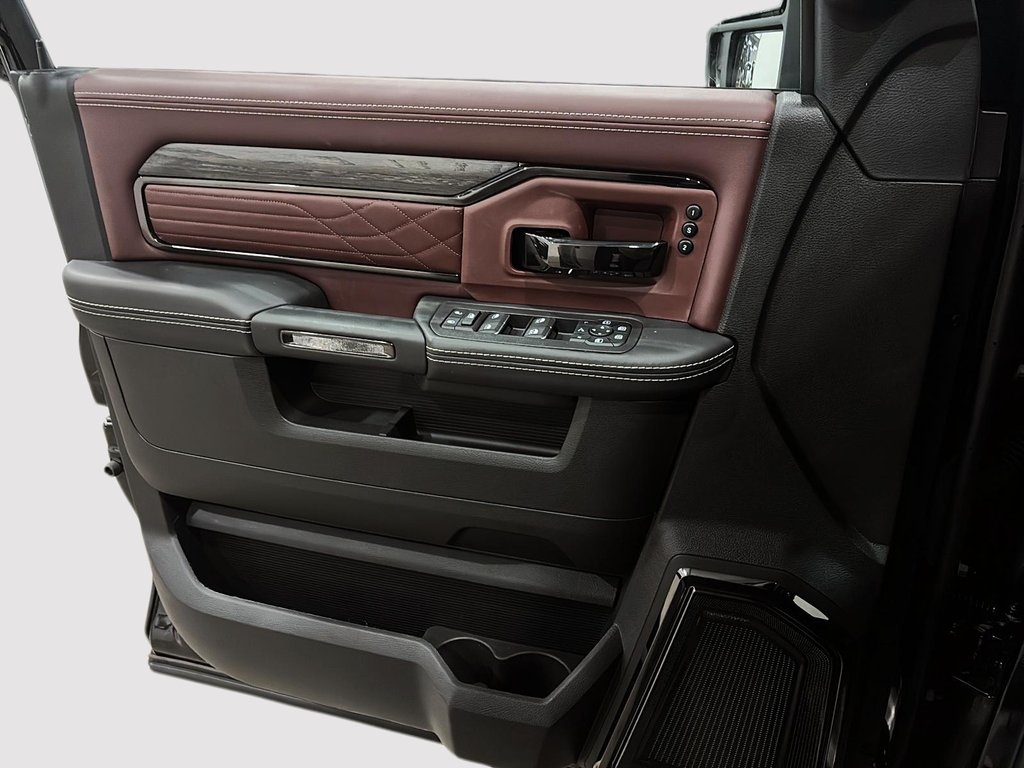 2026 Ram 3500 LIMITED in Saint-Hyacinthe, Quebec - 10 - w1024h768px