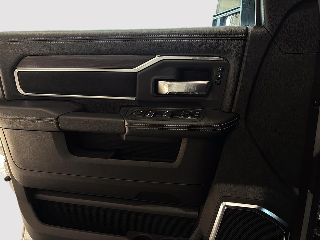 2026 Ram 3500 LARAMIE in Saint-Hyacinthe, Quebec - 10 - w1024h768px