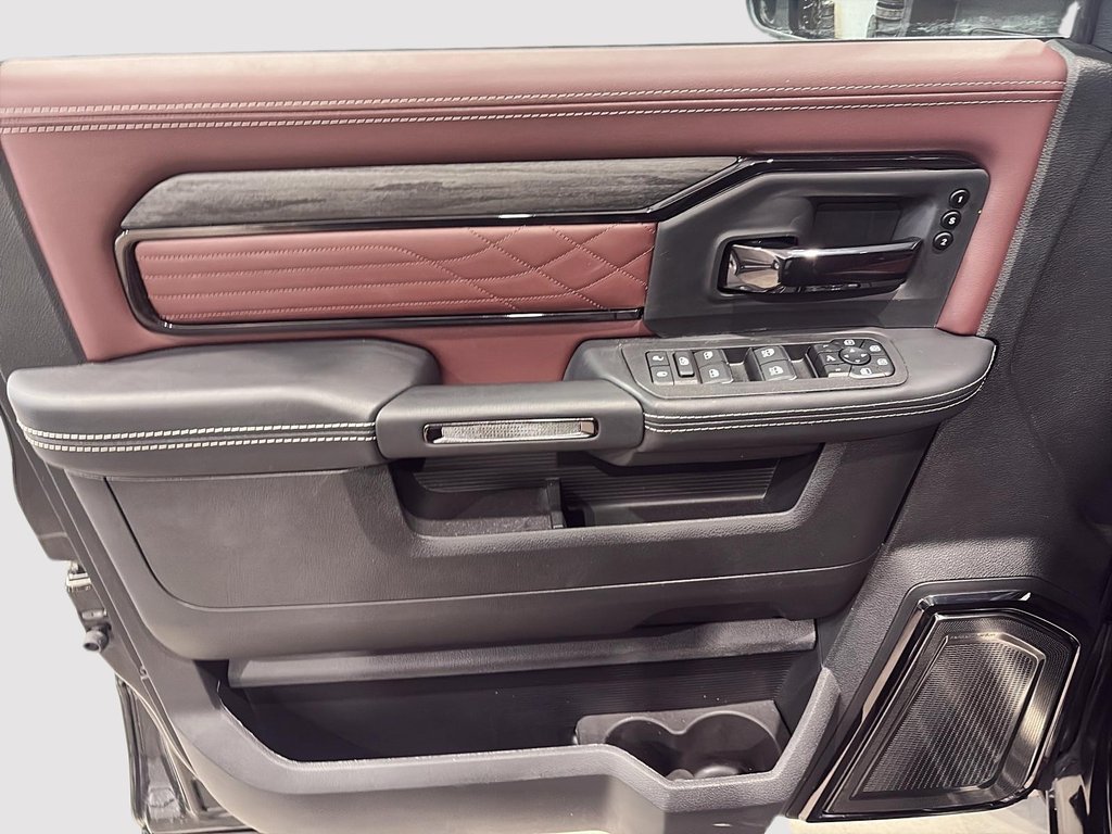 2026 Ram 3500 LIMITED in Saint-Hyacinthe, Quebec - 10 - w1024h768px