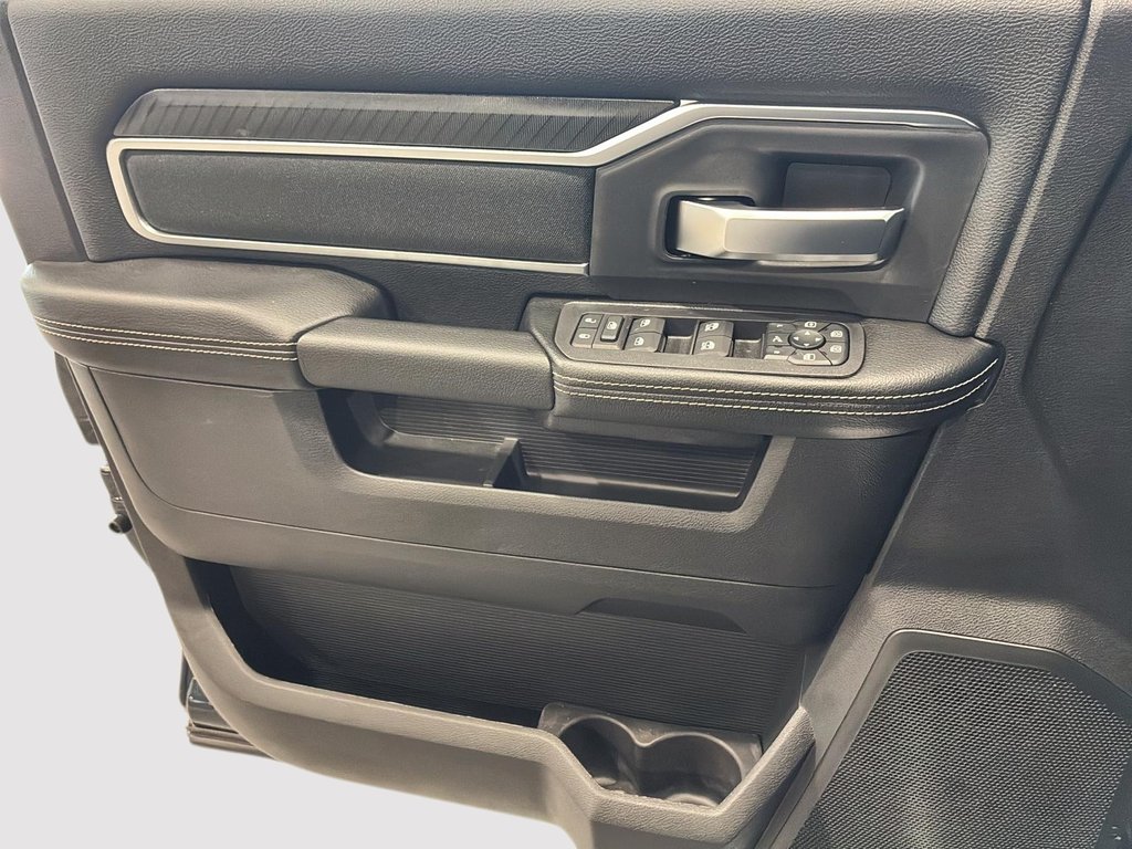 Ram 3500 BIG HORN 2026 à Saint-Hyacinthe, Québec - 10 - w1024h768px