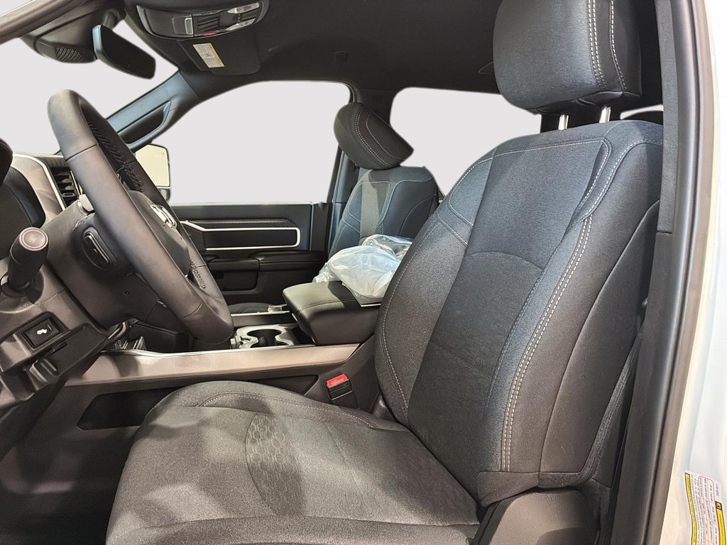 2026 Ram 3500 BIG HORN in Saint-Hyacinthe, Quebec - 8 - w1024h768px