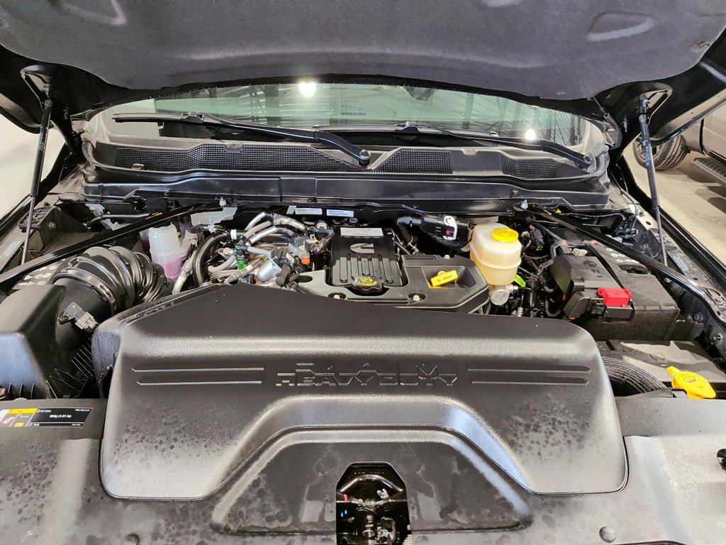 2026 Ram 3500 BIG HORN in Saint-Hyacinthe, Quebec - 8 - w1024h768px