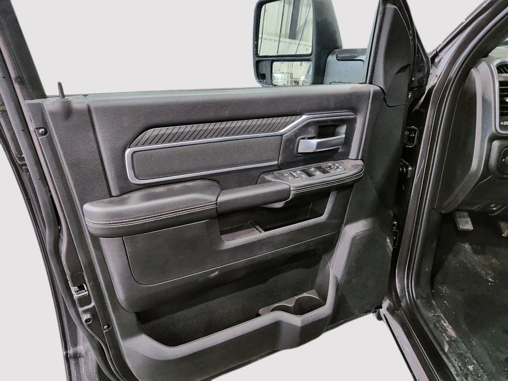 2026 Ram 3500 BIG HORN in Saint-Hyacinthe, Quebec - 10 - w1024h768px