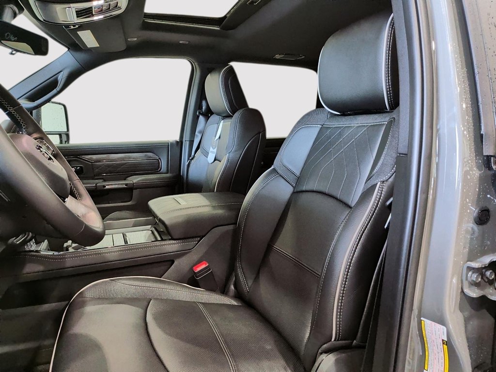 2026 Ram 3500 LIMITED in Saint-Hyacinthe, Quebec - 8 - w1024h768px