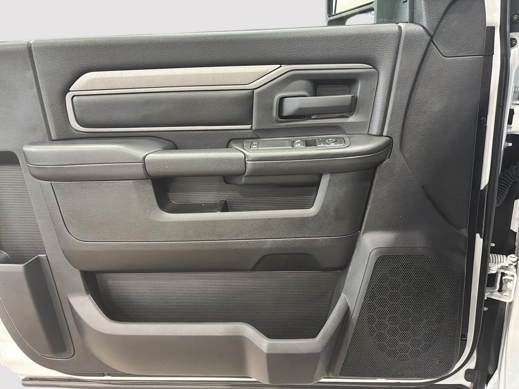 Ram 5500 TRADESMAN 2025 à Saint-Hyacinthe, Québec - 10 - w1024h768px