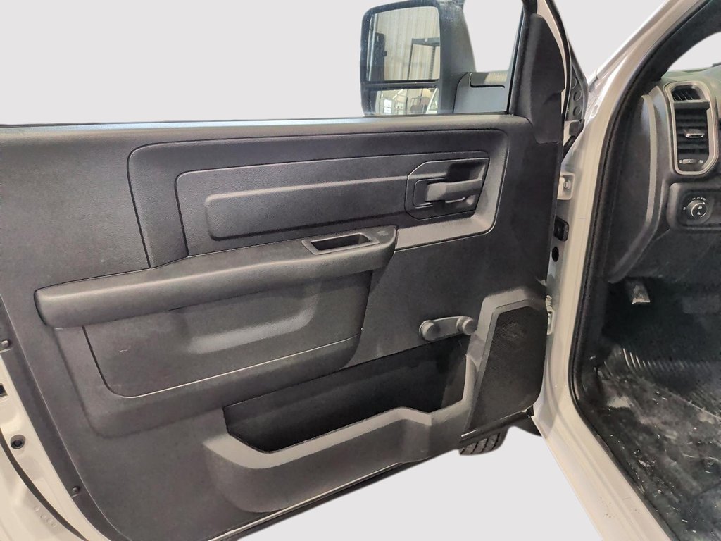 2026 Ram 5500 TRADESMAN in Saint-Hyacinthe, Quebec - 10 - w1024h768px