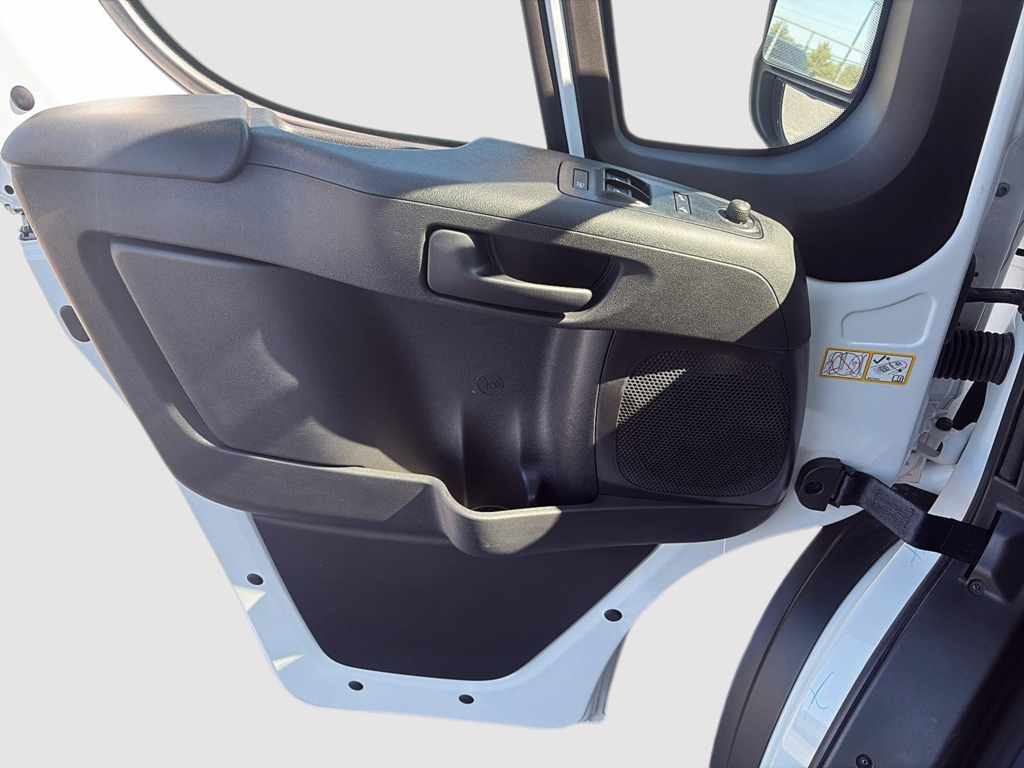 2025 Ram PROMASTER CARGO VAN 2500 TRADESMAN W/ PASS SEAT in Saint-Hyacinthe, Quebec - 8 - w1024h768px