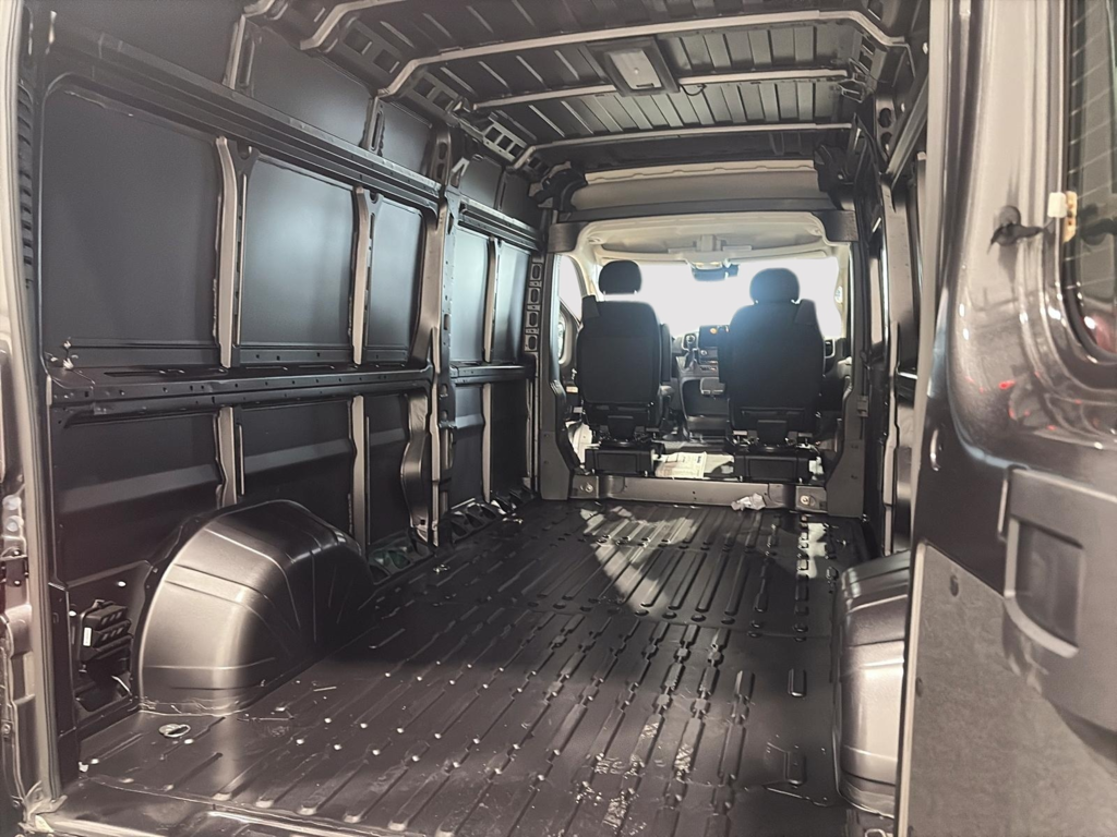 Ram Promaster Cargo Van 2500 SLT+ 2025 à Saint-Hyacinthe, Québec - 6 - w1024h768px