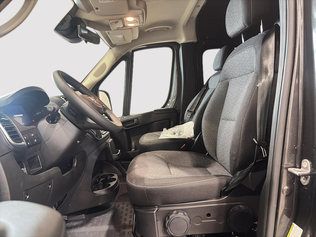 Ram Promaster Cargo Van 2500 SLT+ 2025 à Saint-Hyacinthe, Québec - 13 - w1024h768px