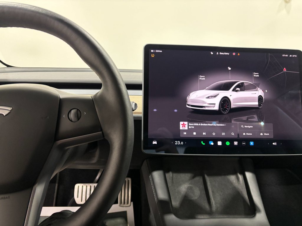 2022  MODEL 3 Performance AWD in Saint-Hyacinthe, Quebec - 17 - w1024h768px