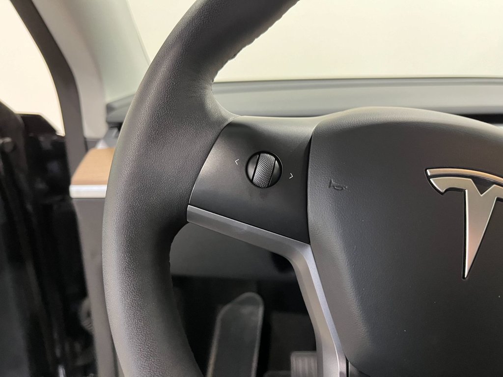 2022  Model Y Long Range AWD in Saint-Hyacinthe, Quebec - 17 - w1024h768px