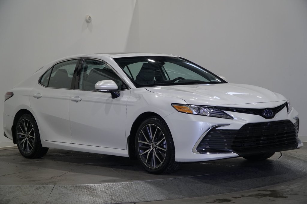 2022  Camry Hybrid CAMRY XLE HYBRID in Saint-Hyacinthe, Quebec - 3 - w1024h768px