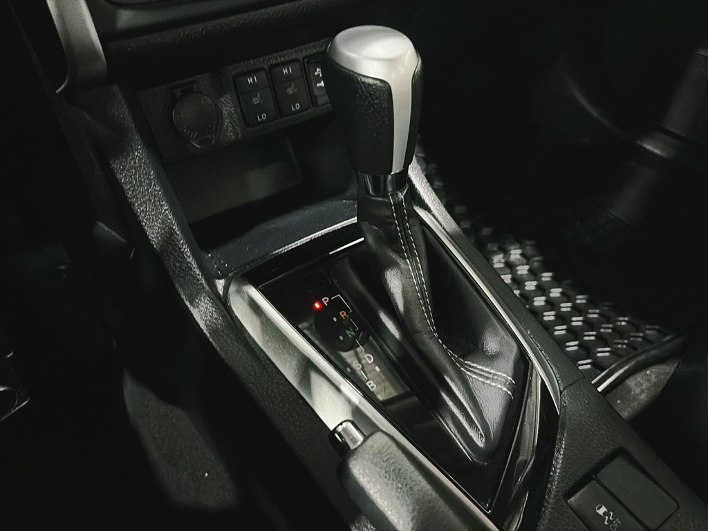 2017 Toyota Corolla LE in Saint-Hyacinthe, Quebec - 13 - w1024h768px