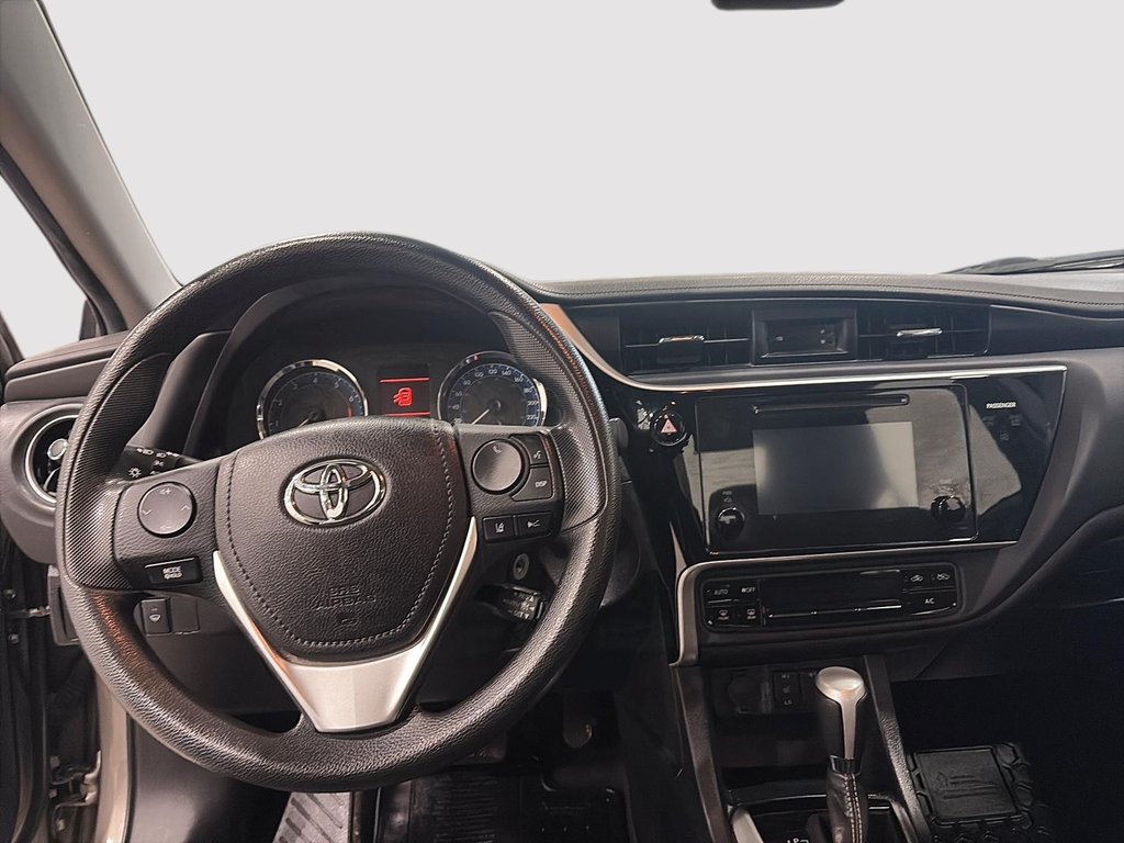 2017 Toyota Corolla LE in Saint-Hyacinthe, Quebec - 9 - w1024h768px