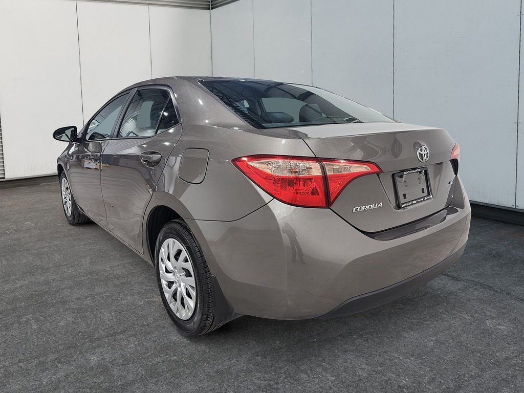 2017 Toyota Corolla LE in Saint-Hyacinthe, Quebec - 4 - w1024h768px