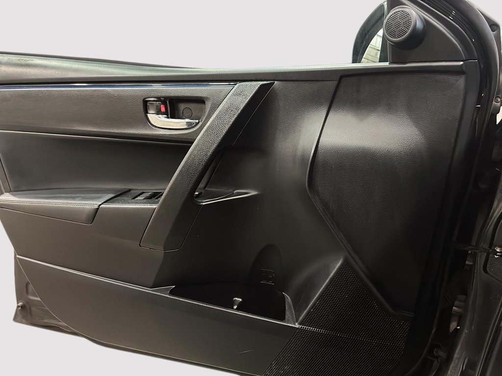 2019 Toyota Corolla SE TOIT-OUVRANT in Saint-Hyacinthe, Quebec - 10 - w1024h768px