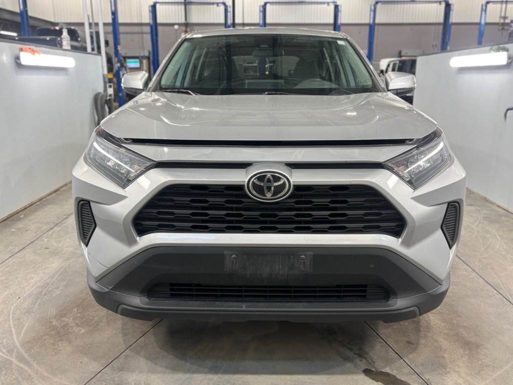 2022 Toyota RAV4 LE in Saint-Hyacinthe, Quebec - 1 - w1024h768px
