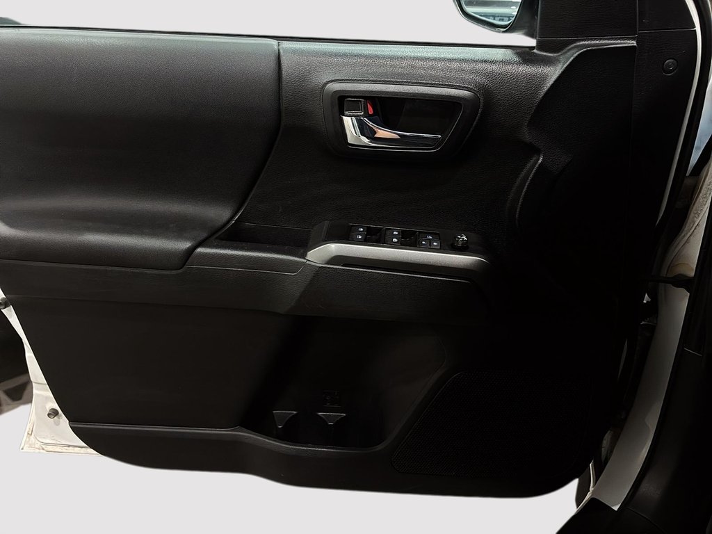 2023 Toyota Tacoma TRD Sport in Saint-Hyacinthe, Quebec - 9 - w1024h768px